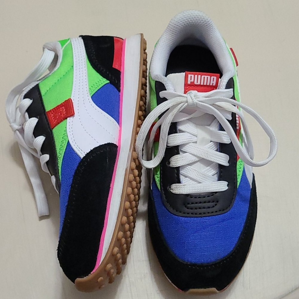NWOT Puma running shoes/sneakers kids size 2C